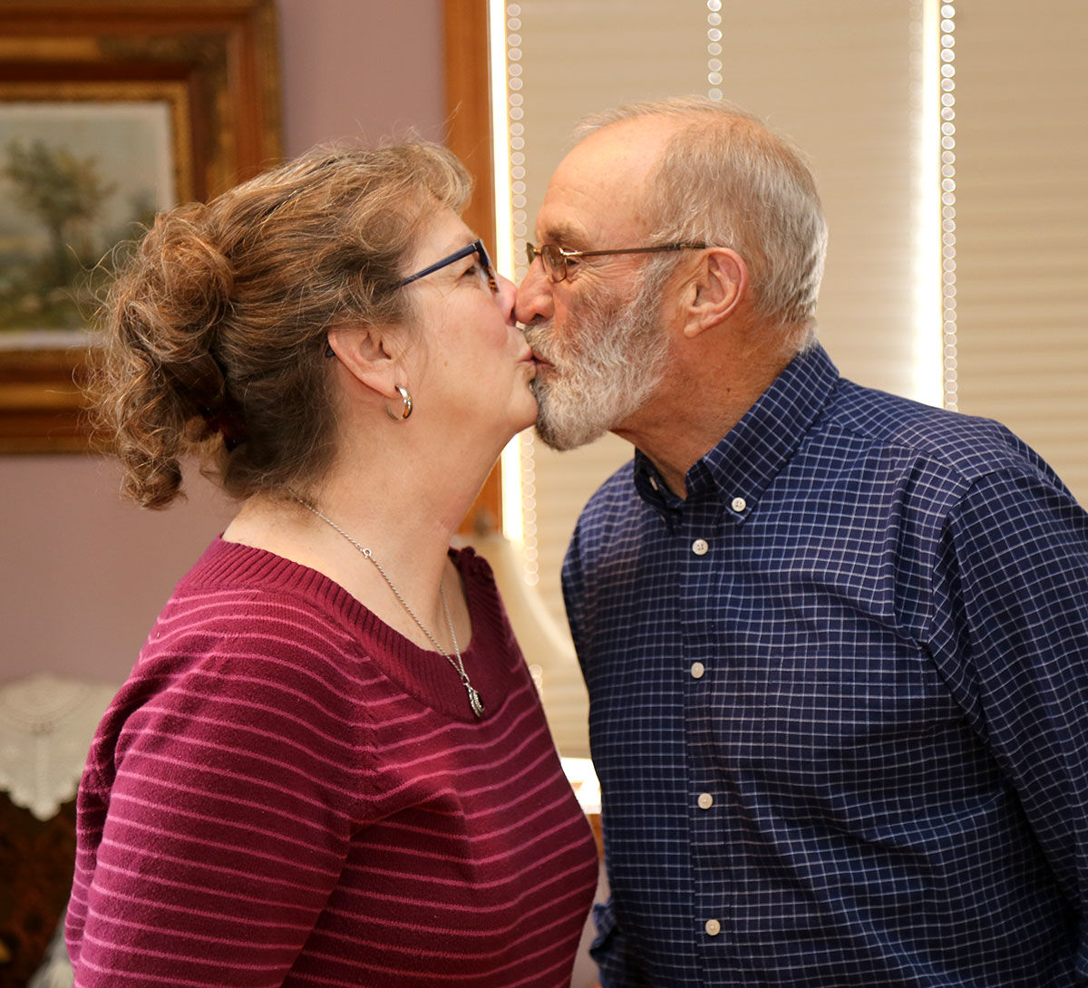 Bruce and Ruby Bentley kissing